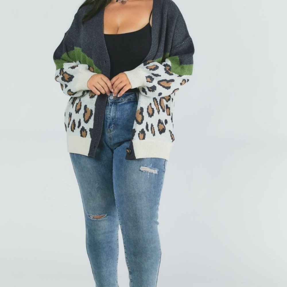 Davi & Dani Animal Print Cardigan